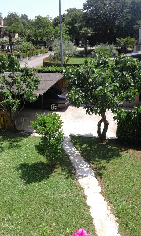 Apartment Laura Porec Bagian luar foto