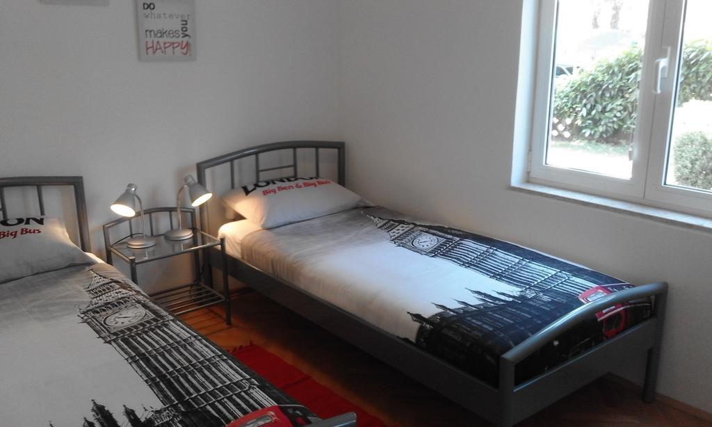 Apartment Laura Porec Bagian luar foto