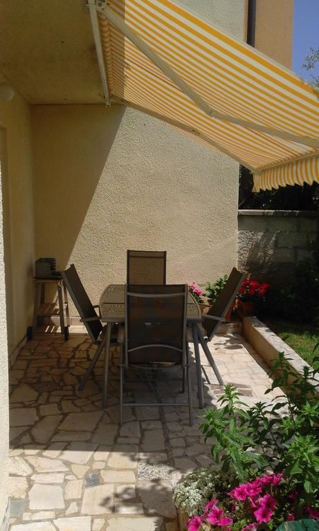 Apartment Laura Porec Bagian luar foto