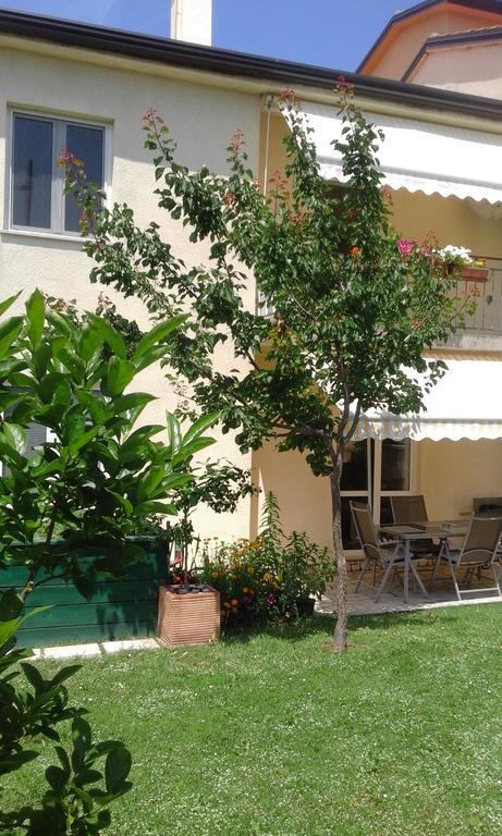 Apartment Laura Porec Bagian luar foto