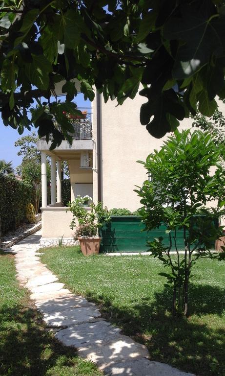 Apartment Laura Porec Bagian luar foto